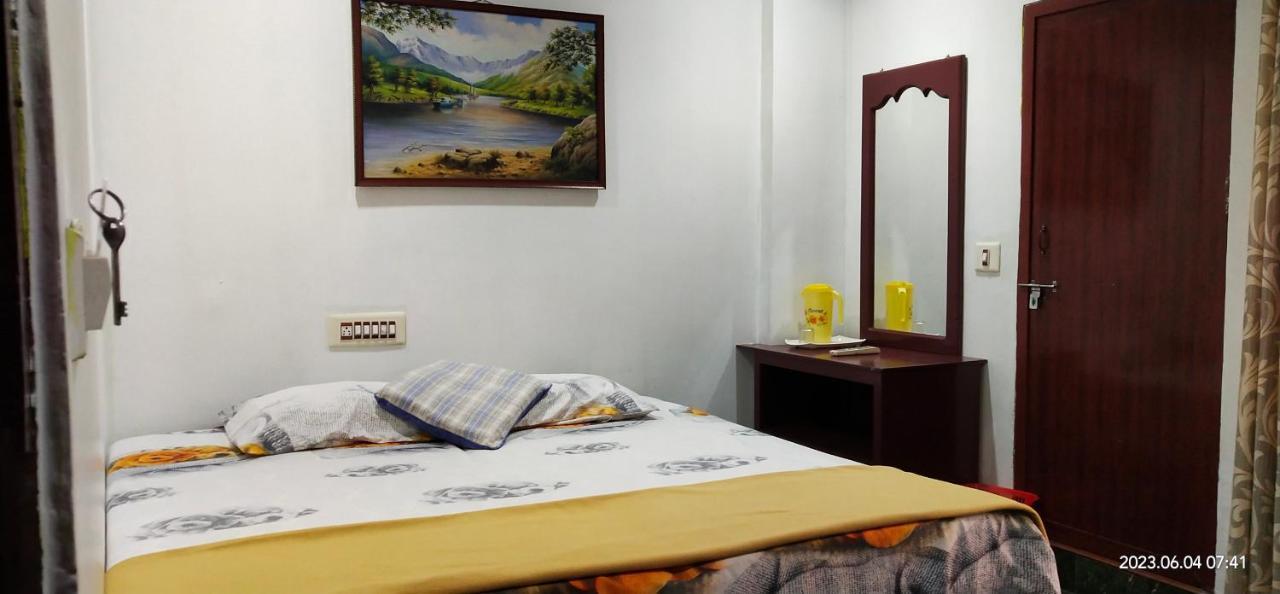 Floral Homestay Thekkady Bagian luar foto