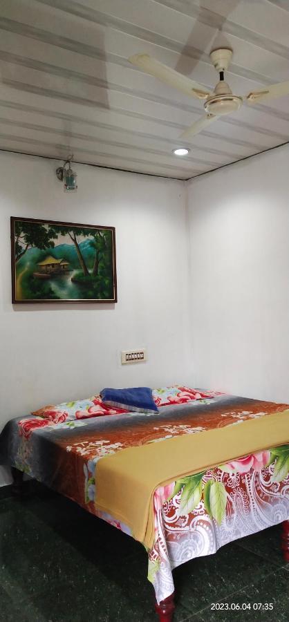 Floral Homestay Thekkady Bagian luar foto