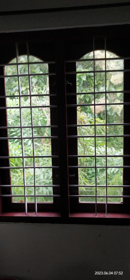 Floral Homestay Thekkady Bagian luar foto